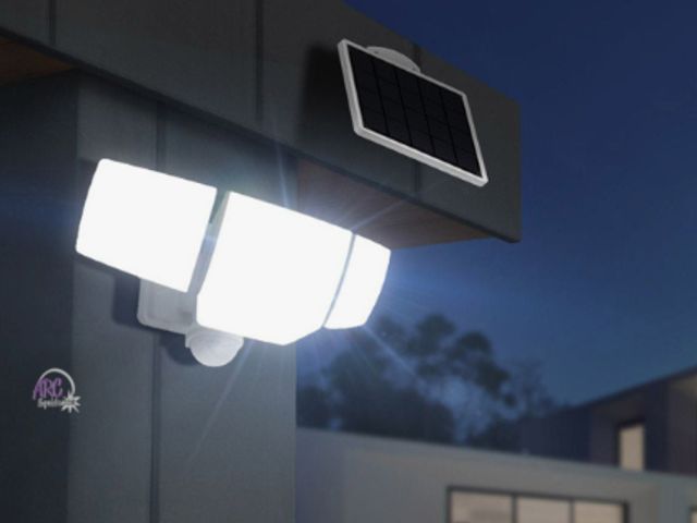 Lot 56-224861 - New In Box - Tested &amp; Works - Lutec Motion Activated Solar Security Led Light