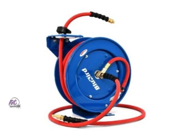 Lot 56-799525 - New in box. Patriot pro 3/8 in x 50 ft Heavy Duty Rubber Air Hose and Single Arm Powder-Coated Steel...