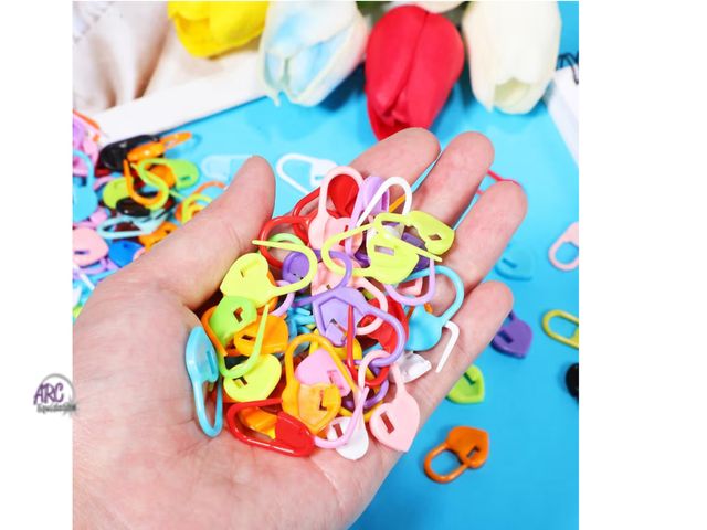 Lot 56-361825 - New 100+ crochet, knitting stitch markers