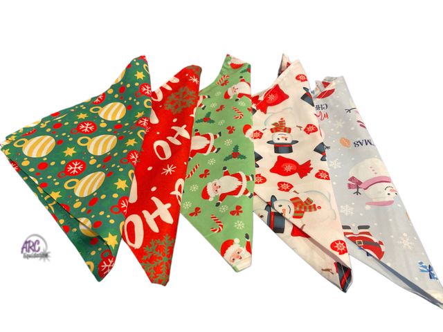 Lot 56-371127 - New, lot of 5, Christmas pet bandannas