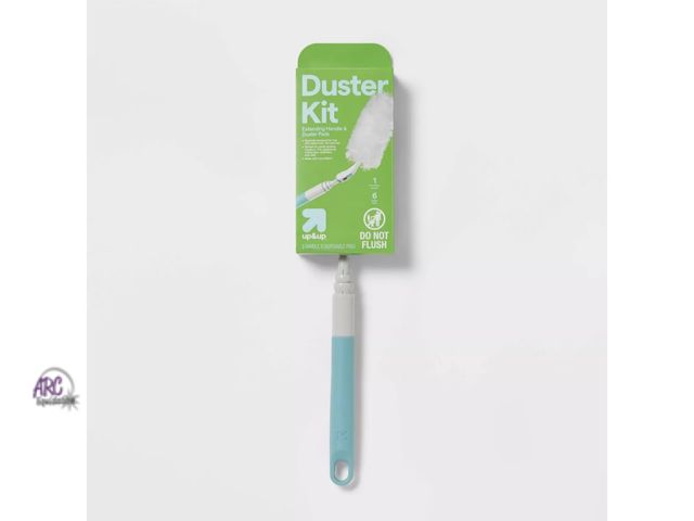 Lot 56-463411 - NEW-UP &amp; UP- DUSTER KIT- includes 1 extending handle- 6 duster pads