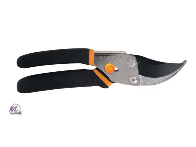 Lot 56-151064 - New 5/8 in. Cut Capacity 9 in. Classic Bypass Pruning Shears