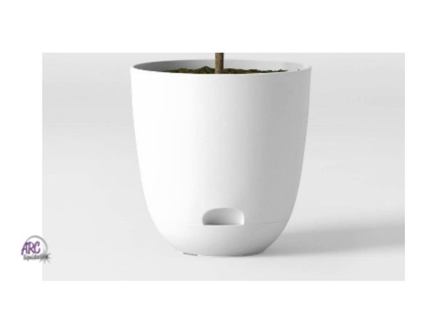 Lot 56-161413 - New Room Essentials Self-Watering Plastic Indoor Outdoor Planter Pot White 20"x20"
Essentials™: Poly...