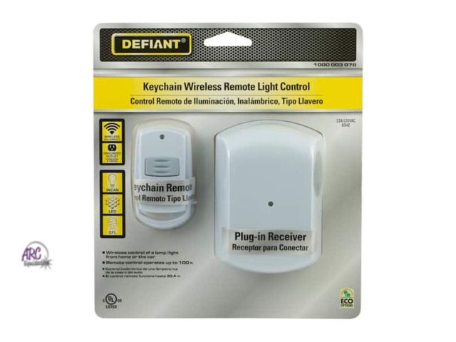 Lot 56-639064 - New - Defiant 1-Outlet Light Control Receiver with Transmitter and Keychain Remote