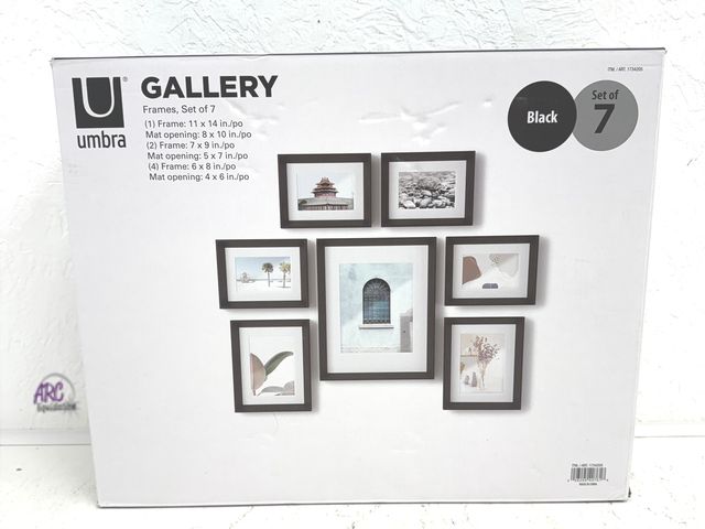 Lot 56-453740 - New in box 
Umbra gallery set of 7 frames black 
1, 11x14in
2, 7x9 in
4, 6x8 in
