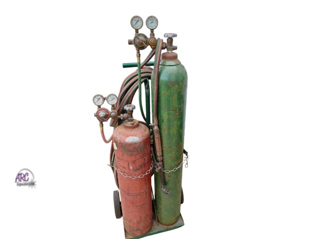 Lot 56-779052 - Used Oxy-Acetylene Torch Set w/ Cart  Complete oxy-acetylene torch setup in excellent condition. Lig...