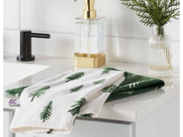 Lot 56-382930 - New, NEW Wondershop Forest and Green/White Christmas Hand Towel Set - 4 Towels Terry Cotton