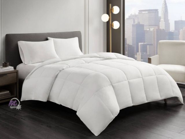 Lot 56-543718 - NEW-Sleep Philosophy® down alternative comforter collection features 3M™ Thinsulate™ Featherless Ins...