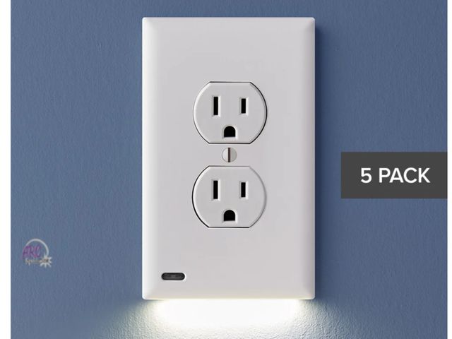 Lot 56-371064 - Out Of Package-Appears New Snap Power 5 Pack Guide Light LED Night Light Wall Plated