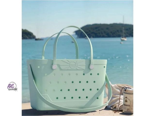 Lot 56-510065 - NEW-SOME SCUFFS-Beachcomber Beach &amp; Pool Bag, Mint