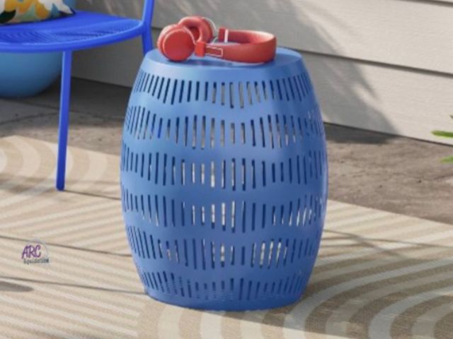 Lot 56-170614 - New Room Essentials Metal Cutout Round Patio Accent Table,
Blue (17x14.1x14.1”)