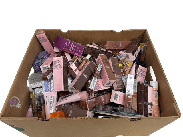 Lot 56-639250 - Box of miscellaneous health and beauty 160+ pcs Some items may be out of date