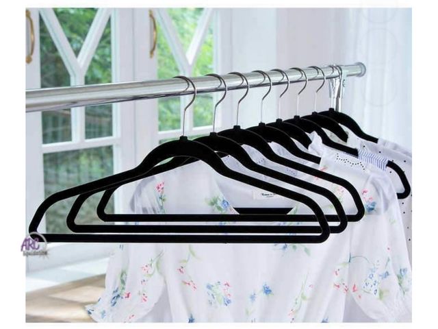 Lot 56-885840 - New, 50 non slip hangers, space saving swivel hoods,