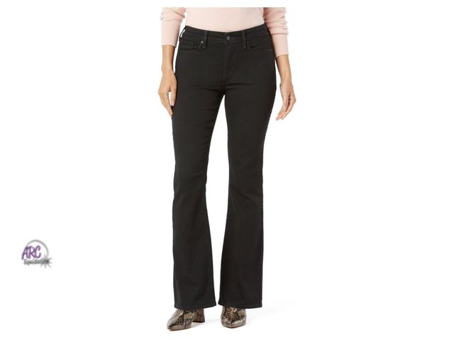 Lot 56-261824 - NEW Levi Strauss Signature Women's Mid Rise Bootcut Jeans, Size 12