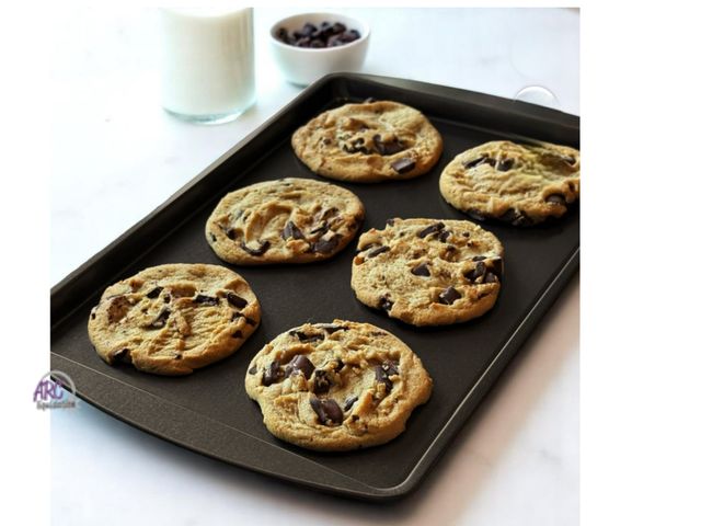 Lot 56-329850 - New lot of 2 Mainstays Nonstick Large Cookie Baking Sheet, 17”L x 11”W