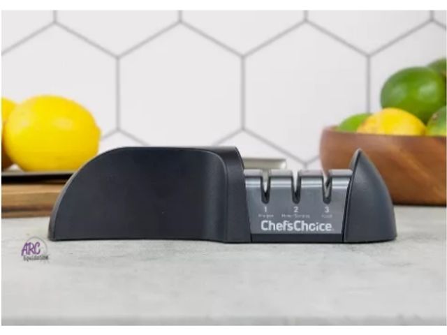 Lot 56-700534 - New Chefs Choice G4360 3 stage Manual Sharpener.