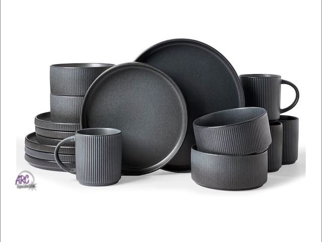 Lot 56-452740 - New in box Famiware Star Dinnerware Set with Mugs, Service for 4 (16pcs), Ribbed Stoneware Plates an...