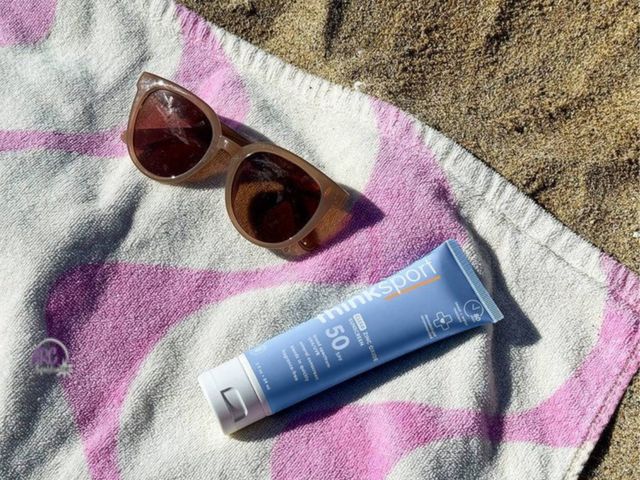 Lot 56-360464 - New lot of 2 thinksport Clear Sunscreen Lotion with Non-Nano Zinc Oxide, UVA/UVB Protection - Water ...