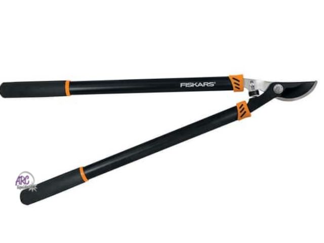 Lot 56-509065 - NEW-Fiskars1-1/2 in. Cut Capacity Low-Friction Steel Blade, 28 in. Bypass Lopper with Non-Slip Handl...