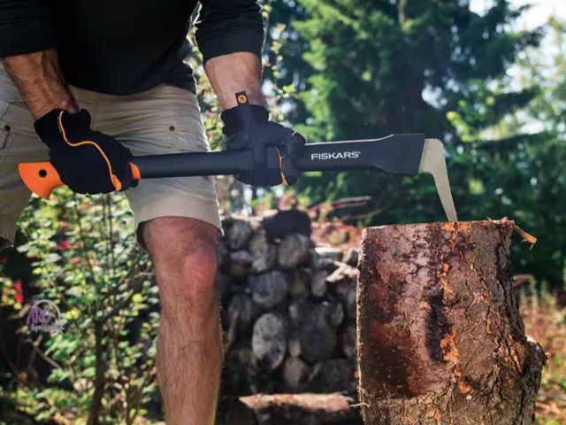 Arc Liquidation Group - Lot 56-376046 - New Fiskars 28 in. Hookaroon ...