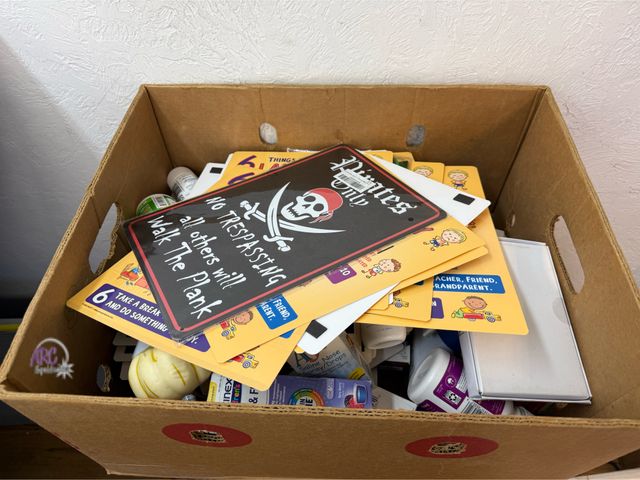 Lot 56-274750 - Box of miscellaneous health and beauty products some products may be out of date 80+ pcs