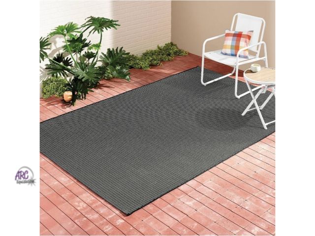 Lot 56-749650 - New 4'x6' Micro Dash Rectangular Woven Outdoor Area Rug Heathered Black - Room Essentials
