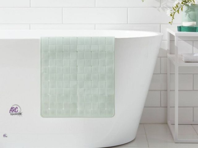 Lot 56-285212 - NEW Bath Mat Mint Green - Room Essentials 15” x 28”