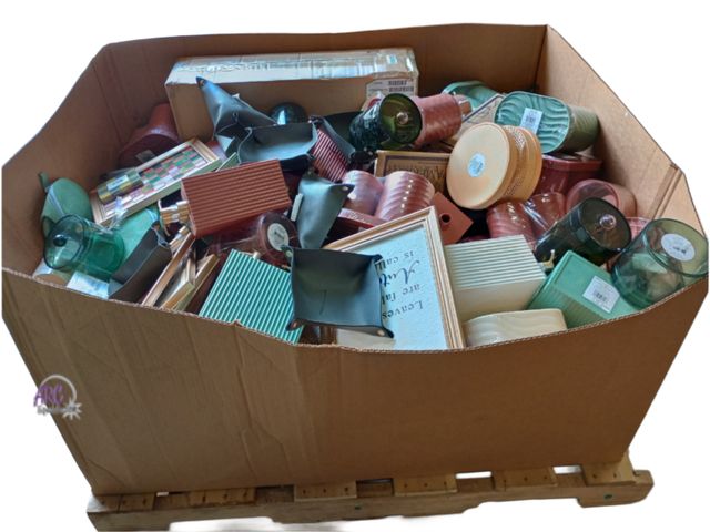 Lot 56-791713 - RESELLER pallet over 200 PCs home goods.