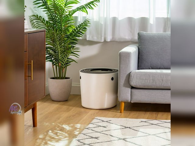 Lot 56-790713 - New IRIS Top Entry Cat Litter Box with Scoop | Stylish Round Enclosed Design, White/Black