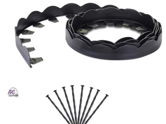 Lot 56-500123 - POSSIBLE USE-Vigoro 20 ft. x 2 in. Black Scalloped Polyethylene No-Dig Edging kit