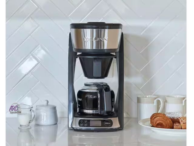 Lot 56-344561 - Used in box tested &amp; works Bunn
Heat N' Brew 10-Cup
Programmable Coffee Maker