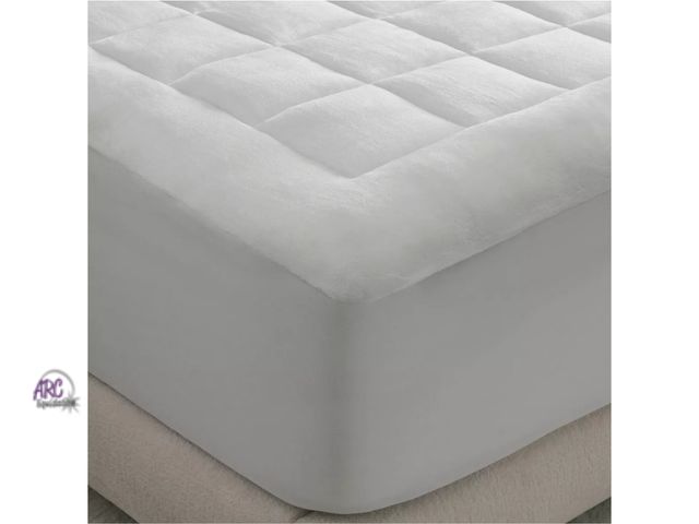 Lot 56-555918 - NEW-Madison Park mattress pad-king size-white