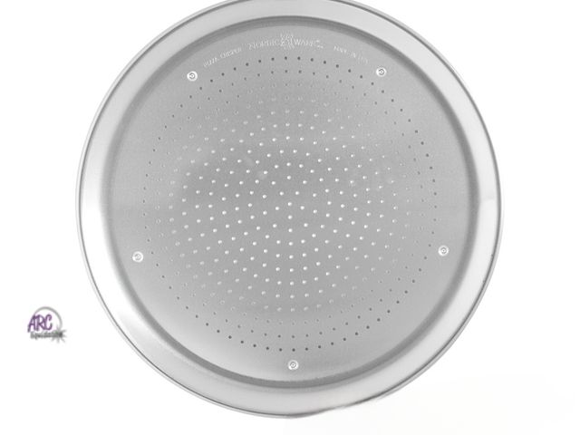Lot 56-559418 - NEW-Nordic ware naturals 16 inch air crisp pizza pan-metal