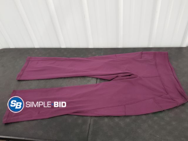 Lot 58-30105 - Duluth Trading co  - Yoga Pants - Size M x 31 - Light Use