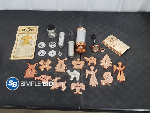 Lot 58-67706 - Vintage Cookie Cutters, and Baking accessories