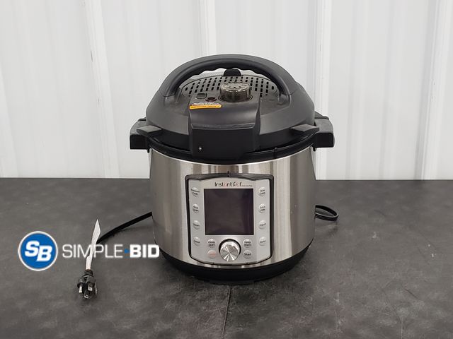 Lot 58-74660 - Instant Pot 5 Qt. - Very Light Use - Great Condition