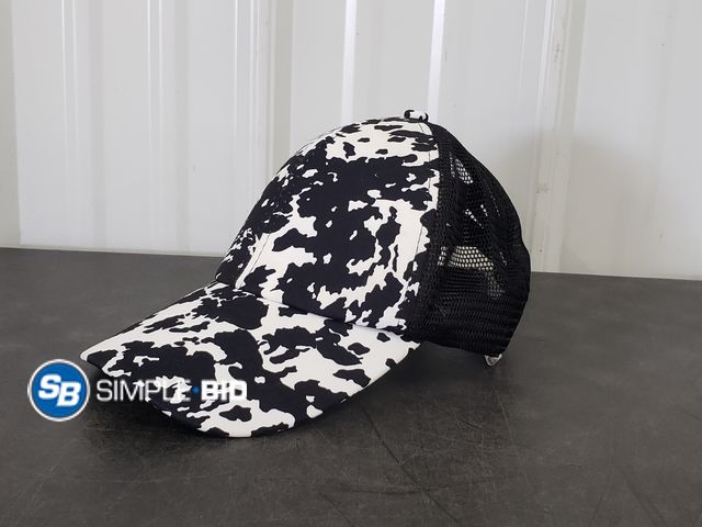 Lot 58-84483 - Women's Black and White Mesh Back Hat - in good condition
