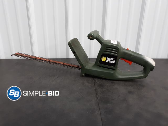 Lot 58-73551 - Black &amp; Decker Electric Hedge Trimmer