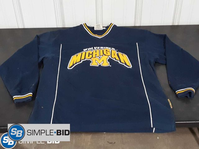 Lot 58-20232 - Michigan Wolverines Sweatshirt - Size L - Used