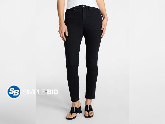 Lot 58-72185 - New Time and Tru Women's High Rise Skinny Jeans, Size 8