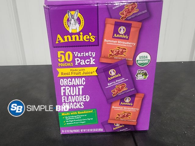 Lot 58-26093 - Annie's Variety pack Organic fruit flavored snacks - Summer Strawberry - Berry Patch - 29 individual...
