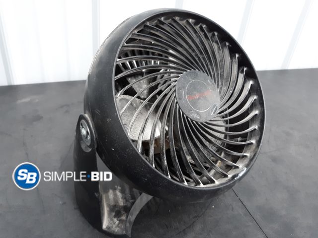 Lot 58-74086 - HoneyWell Table Top Fan - used but in good condition - Works