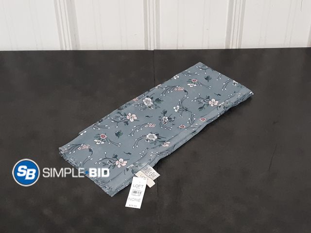 Lot 58-27641 - Loft Outlet Floral Women's Scarf New