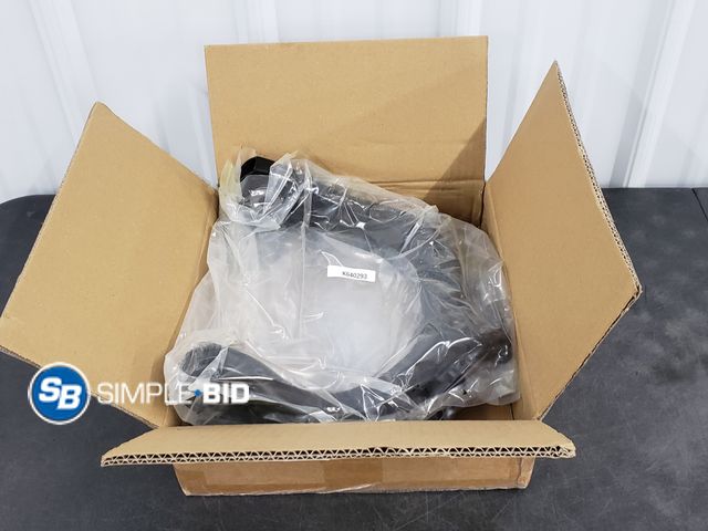 Lot 58-40390 - Set of Front Lower Control Arms - Unknown Vehicle