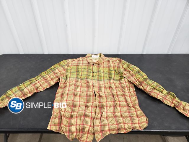 Lot 58-53199 - Tommy Bahama Button down Long Sleeve Shirt - Size XL - Light Use