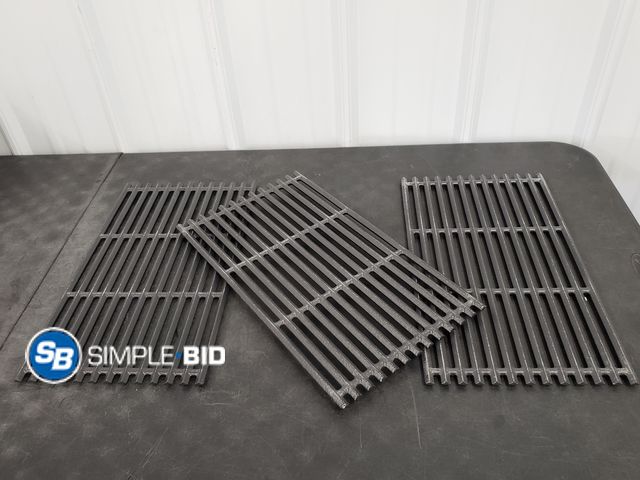 Lot 58-84260 - Set of (3) Grill Grates