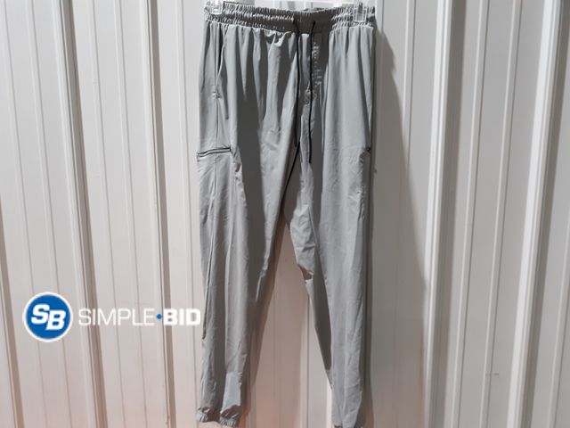 Lot 58-17787 - Men's Legend Jogger pants - SIZE M - in good condition