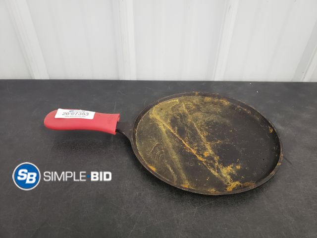 Lot 58-67353 - Lodge Cast iron Pan