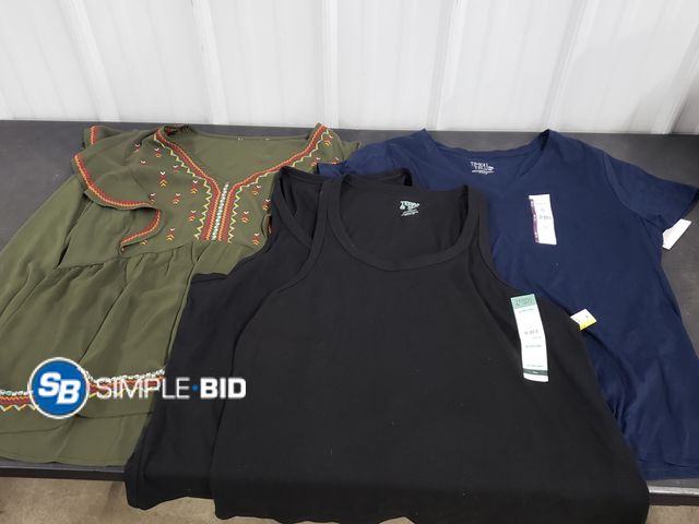Lot 58-71466 - Lot of Women's Clothing - Various styles - Mostly SIZE 2XL - XXL - unworn