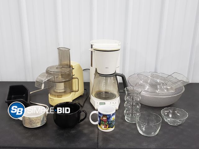 Lot 58-54866 - Box Full of Kitchen accessories and appliances - used but in good condition - various styles